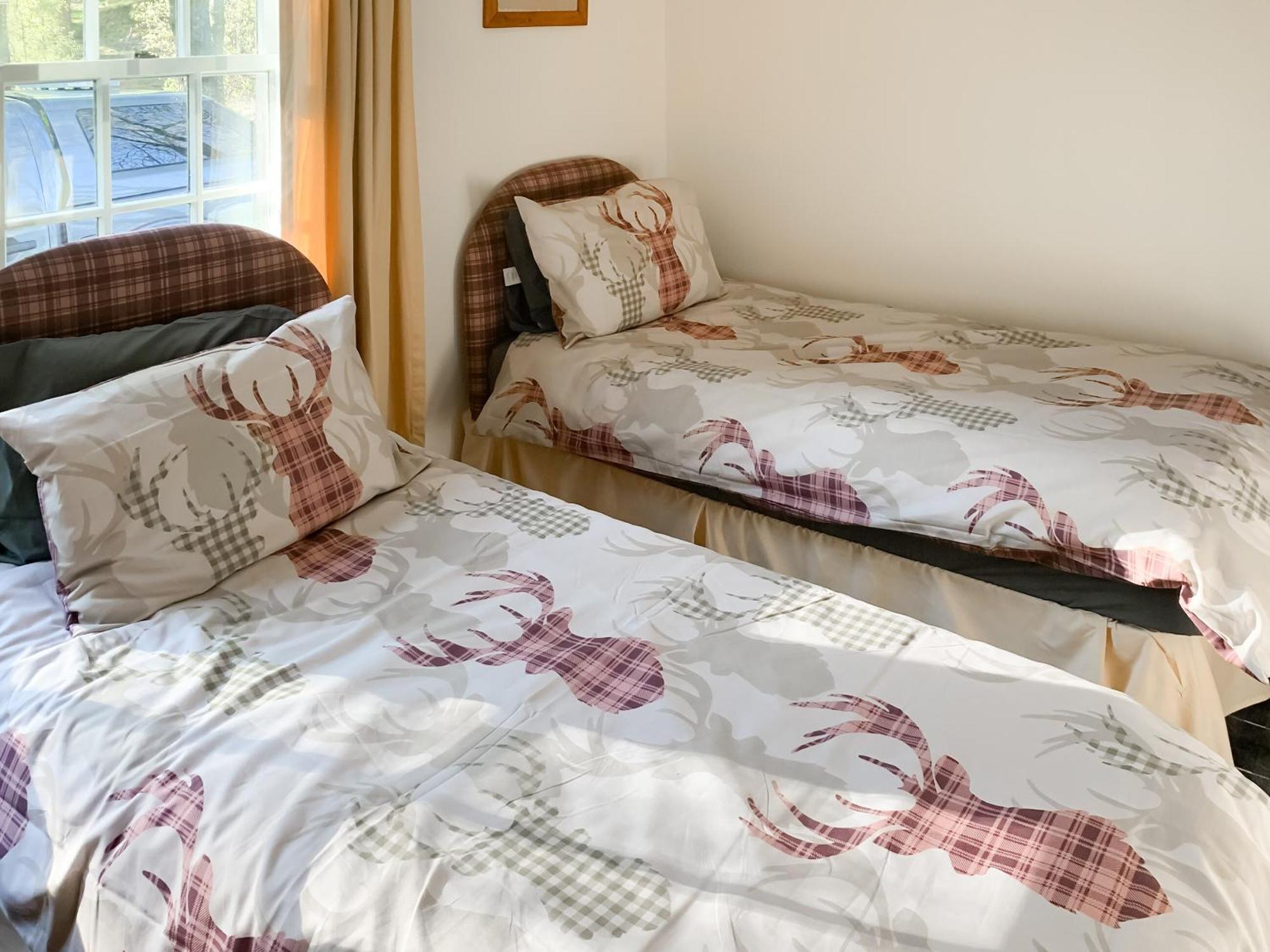 Ardross Villa Комри Екстериор снимка
